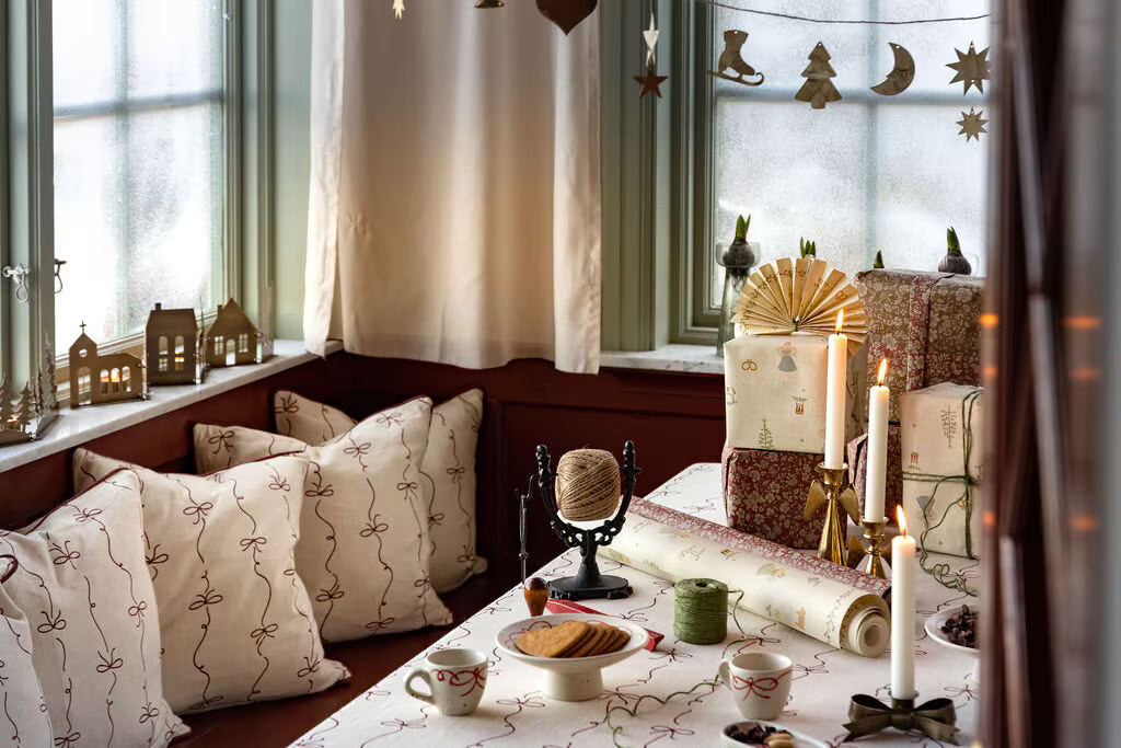 Nappe ou Chemin de table Bow Blanc / Rouge – 100% Coton Bio