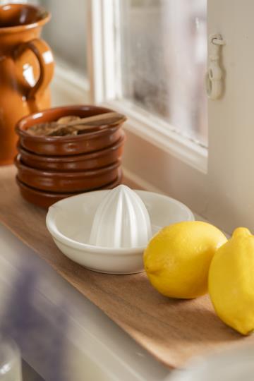 Presse-citron en porcelaine blanche IB Laursen
