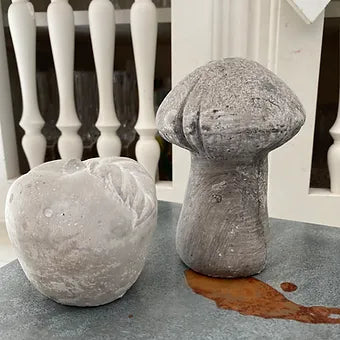 Pomme ou champignon pierre/ béton.