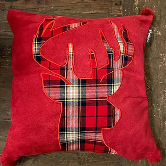 Coussin de Noël renne rouge à pompons.