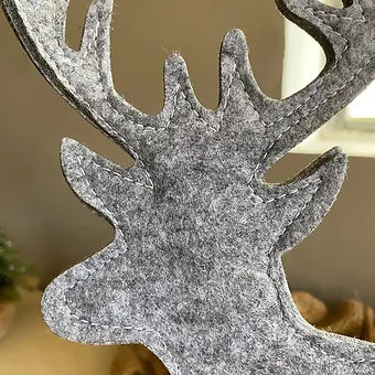 Renne en feutre, sur socle bois de manguier