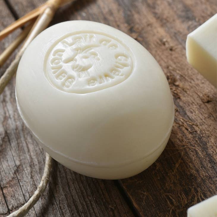 Savon ovale au lait de chèvre sur corde