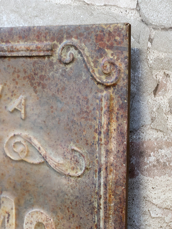 Grande plaque vintage Père Noël en fer – H100 x L64 cm –