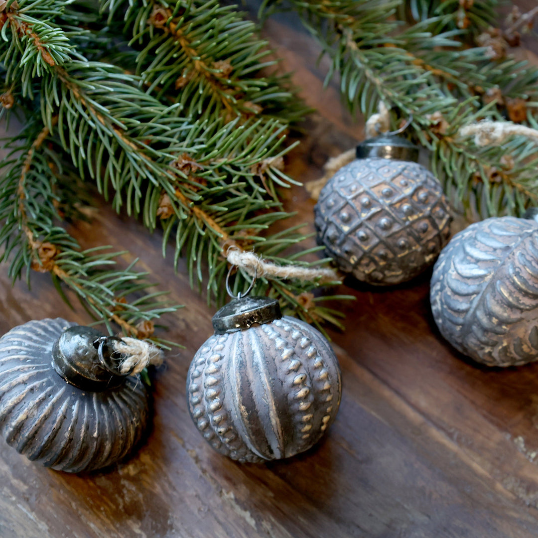 Set de 12 boules de Noël – Chic Antique – verre, corde & laiton moka