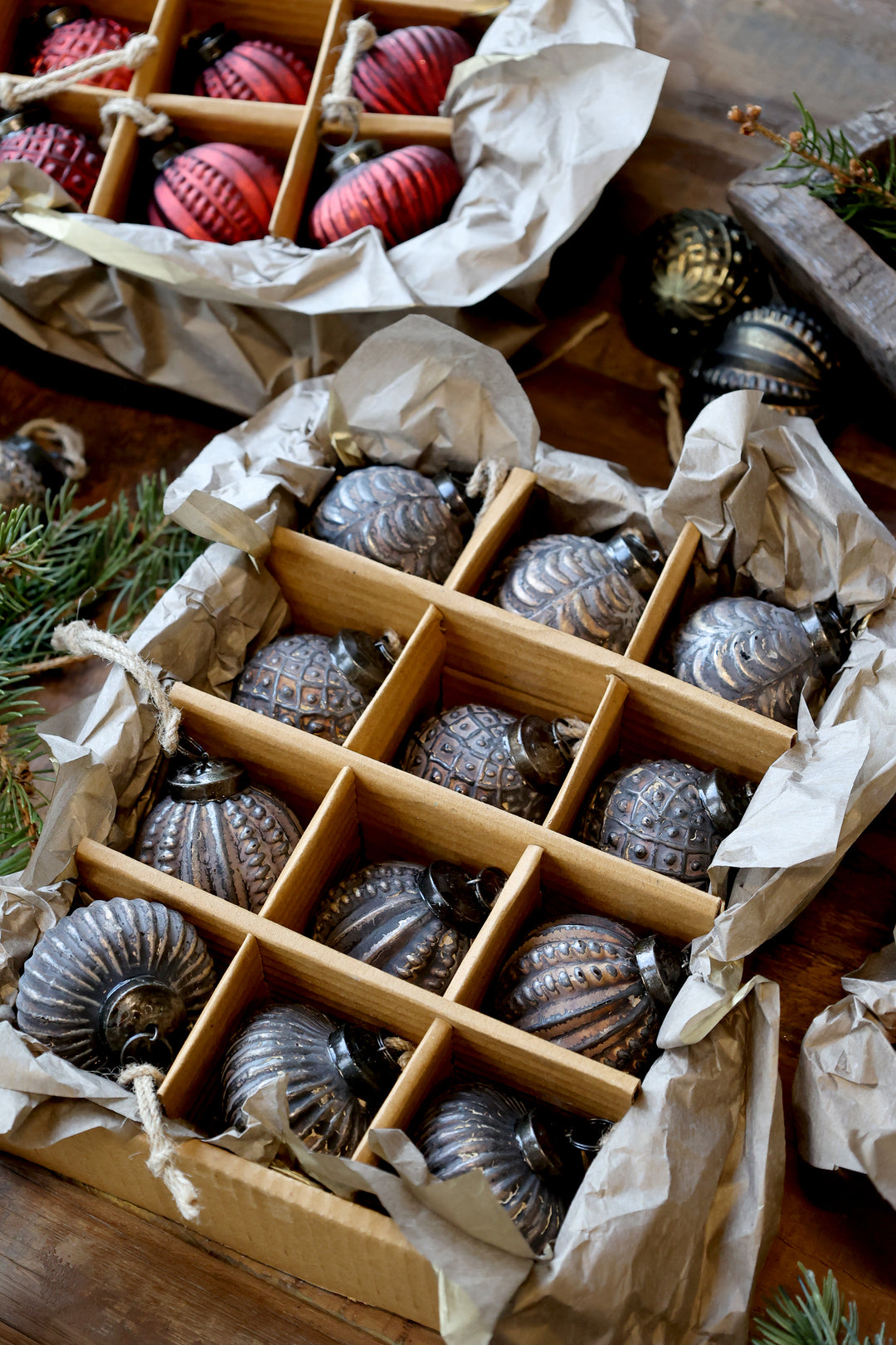 Set de 12 boules de Noël – Chic Antique – verre, corde & laiton moka