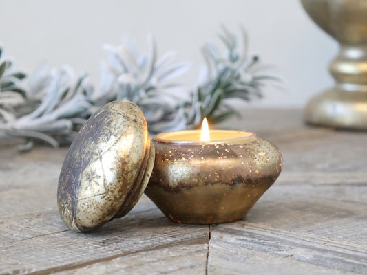 Bougie dans un pot en verre Chic Antique, décor cuivré.