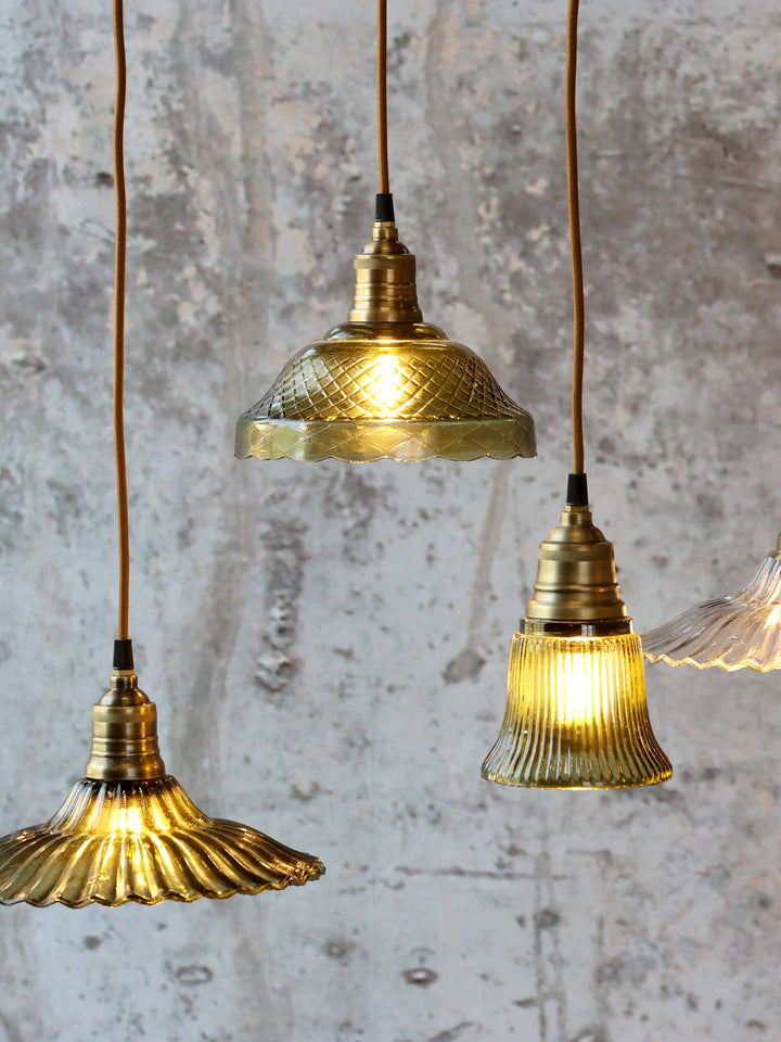 Suspension en verre olive et laiton – H17 x D12 cm – câble tissu 2 m – Douille E27