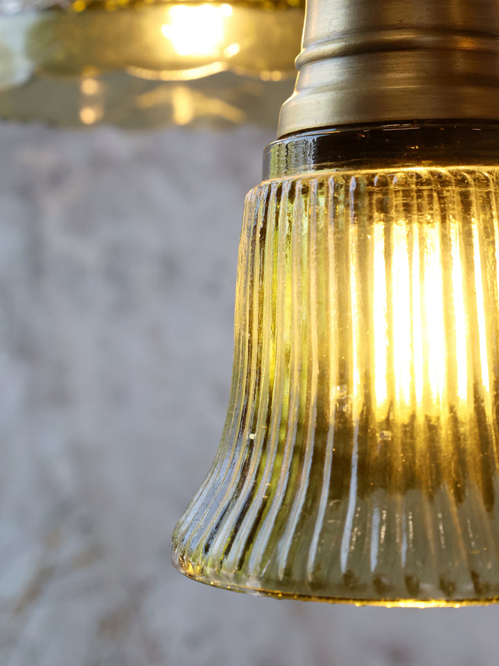 Suspension en verre olive et laiton – H17 x D12 cm – câble tissu 2 m – Douille E27