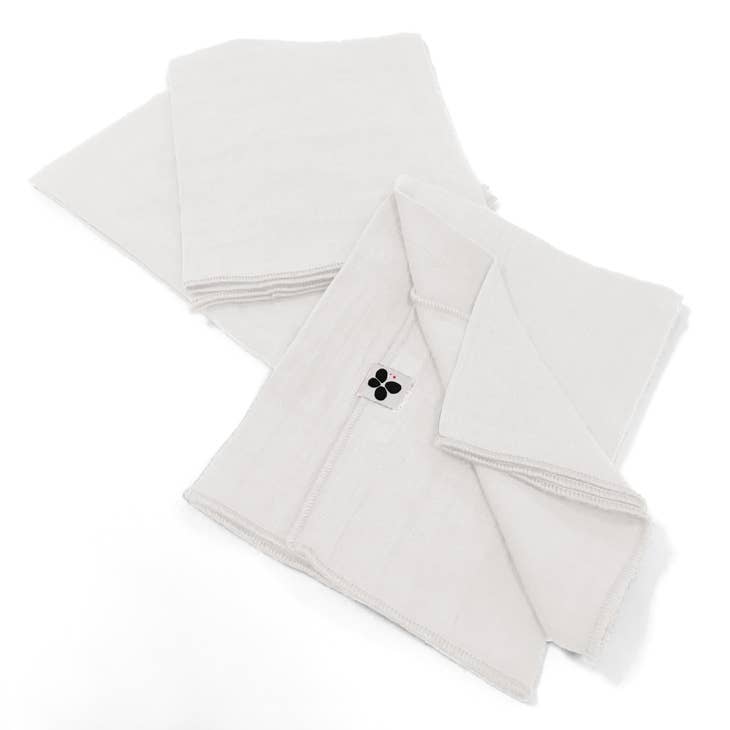 Les 3 serviettes de table Gaze de coton blanc.