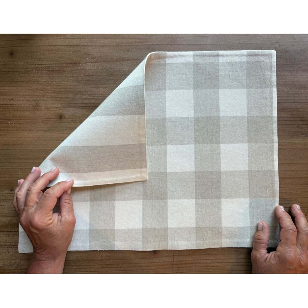 Linge de table & de cuisine – Collection BOLGHERI – Vichy beige naturel – Blanc Mariclo