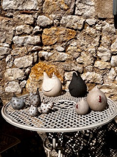 Poules céramique beige à reliefs, 2 dimensions