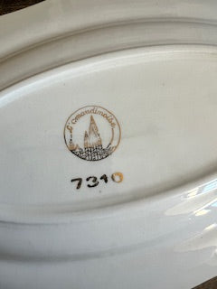 Petit plat ovale L’Amandinoise – Faïence ancienne – Décor floral doré fin (1920–40)