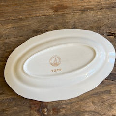 Petit plat ovale L’Amandinoise – Faïence ancienne – Décor floral doré fin (1920–40)