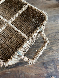 Plateau vintage compartimenté en fibres naturelles