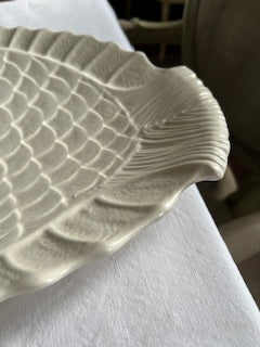 Grand plat à poisson Sarreguemines blanc cassé – faïence 1960s – parfait état