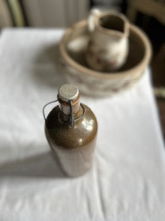 Bouteille en grès couleur chocolat avec bouchon 100% zinc – Pièce unique ancienne