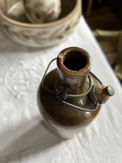 Bouteille en grès couleur chocolat avec bouchon 100% zinc – Pièce unique ancienne