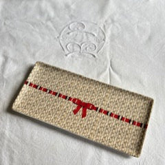 Plat rectangulaire Orval Créations – motif tricot & ruban rouge – 31,5 × 14,5 cm – Vintage Noël
