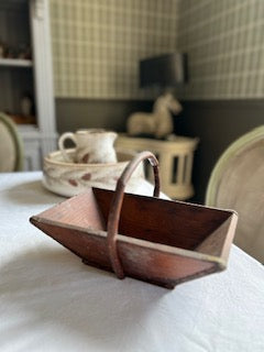 Petit panier ancien de vendangeur en bois – coins ferrés – XIXe siècle