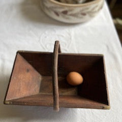 Petit panier ancien de vendangeur en bois – coins ferrés – XIXe siècle