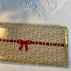 Plat rectangulaire Orval Créations – motif tricot & ruban rouge – 31,5 × 14,5 cm – Vintage Noël
