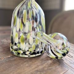 Vase bouteille en verre façon léopard