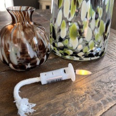 Vase bouteille en verre façon léopard