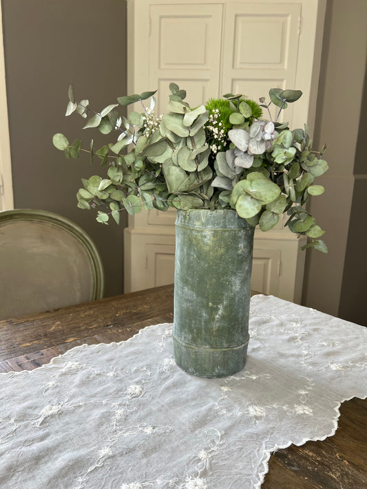 Vase béton vert vieilli.