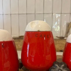 Trio de pots vintage rouge et blanc – Poivre, Sucre, Café