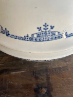 Soupière ancienne en faïence blanche et bleue – pièce déco vintage