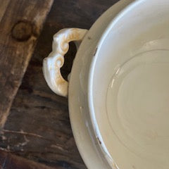 Soupière ancienne en faïence blanche et bleue – pièce déco vintage