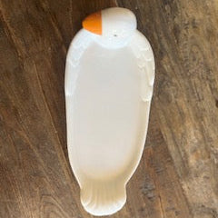 Plat canard vintage en céramique blanche – initiale “D” au dos