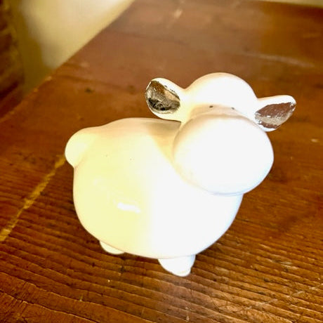 Mouton de porcelaine blanche