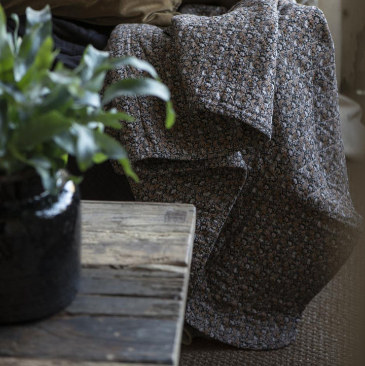 Plaid coton IB Laursen – fond charbon & motifs bruns – Automne cocooning