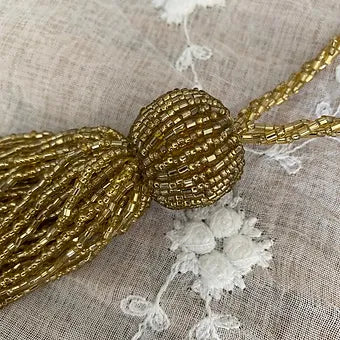 Pendentif décoratif perlé or.