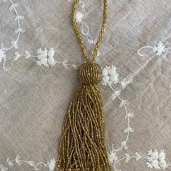 Pendentif décoratif perlé or.