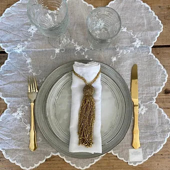 Pendentif décoratif perlé or.