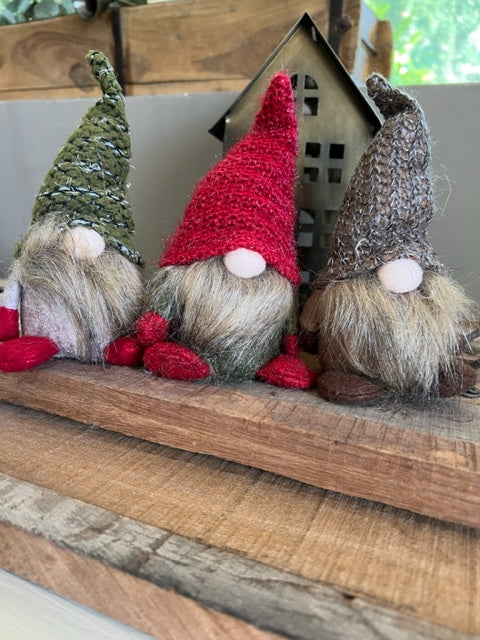 Trio de gnomes chapeaux tricotés