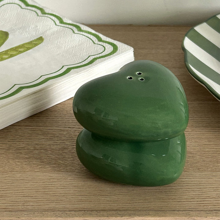 Set de sel et poivre cœur en faïence – Opjet – 3 coloris (matcha, blanc, vert sapin, terracotta)