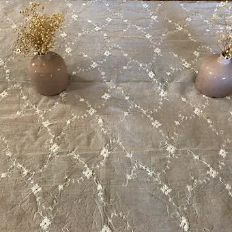 Nappe brodée blanche 2 Dimensions - Déco Nord Sud