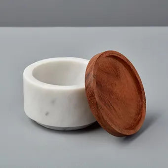 Boîte à sel / épices  Marbre blanc ,couvercle bois. - Déco Nord Sud