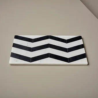 Planche de marbre à chevrons noirs et blancs -Be Home Europe-