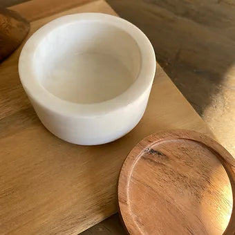 Boîte à sel / épices  Marbre blanc ,couvercle bois. - Déco Nord Sud