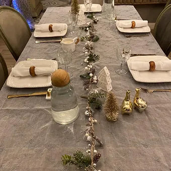 Nappe brodées gris perle très clair. - Déco Nord Sud